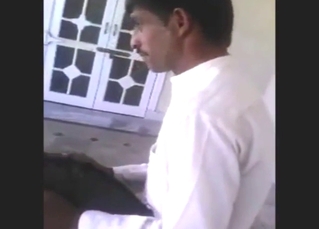 Dude shows why men like him love donkey pussy